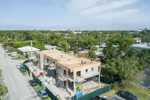 1302 NE 32nd St, Oakland Park, FL 33334 - Photo 12