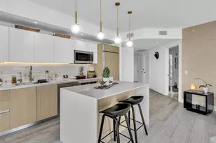 121 NE 34th St, Miami, FL 33137 - Photo 10