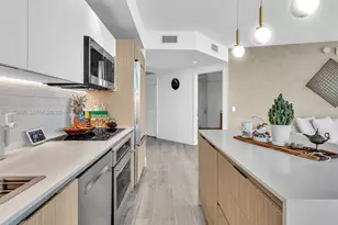 121 NE 34th St, Miami, FL 33137 - Photo 12