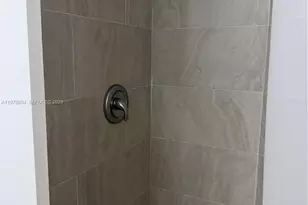 215 Lake Pointe Dr, Oakland Park, FL 33309 - Photo 16