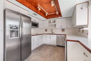 7010 SW 66th Ave, South Miami, FL 33143 - Photo 8