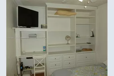 3261 NW 14th St, Miami, FL 33125 - Photo 12