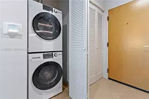 11 NE 6th St, Miami, FL 33132 - Photo 10