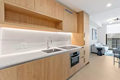 11 NE 6 St #910, Miami, FL 33132 - Photo 4