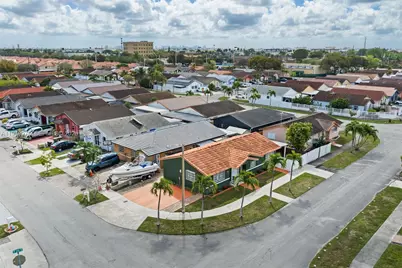 2496 W 70th Pl, Hialeah, FL 33016 - Photo 26