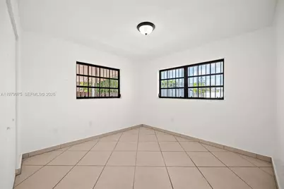 2496 W 70th Pl, Hialeah, FL 33016 - Photo 18