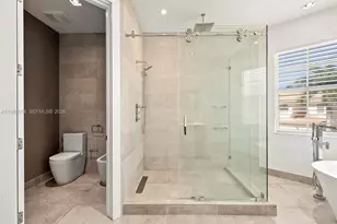 822 Meridian Ln, Hollywood, FL 33019 - Photo 28