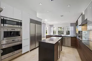 822 Meridian Ln, Hollywood, FL 33019 - Photo 10