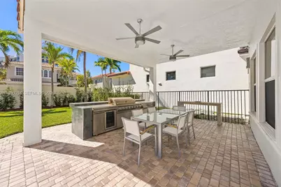 822 Meridian Ln, Hollywood, FL 33019 - Photo 22