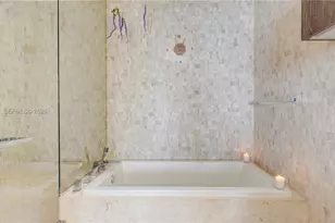 88 SW 7th St, Miami, FL 33130 - Photo 30