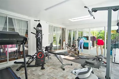 1419 N 16th Ct, Hollywood, FL 33020 - Photo 16