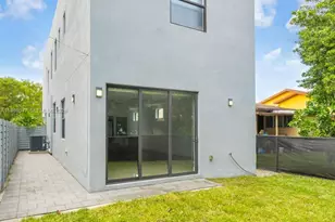 225 NW 40th Ct, Miami, FL 33126 - Photo 4