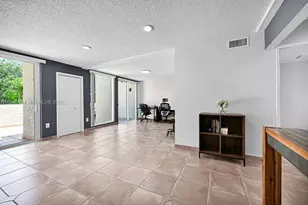 9133 Fontainebleau Blvd, Miami, FL 33172 - Photo 10