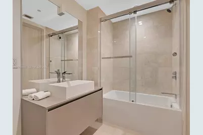 1000 Brickell Plz #3402, Miami, FL 33131 - Photo 24