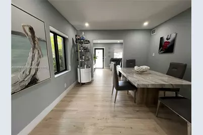 860 NW 18th Pl, Miami, FL 33125 - Photo 2