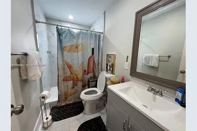 860 NW 18th Pl, Miami, FL 33125 - Photo 6