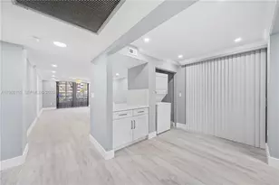 1001 Colony Point Cir, Pembroke Pines, FL 33026 - Photo 2