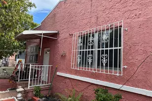 320 NE 55th St, Miami, FL 33137 - Photo 2