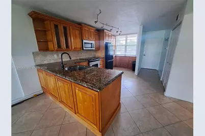 250 Jacaranda Dr #109, Plantation, FL 33324 - Photo 4