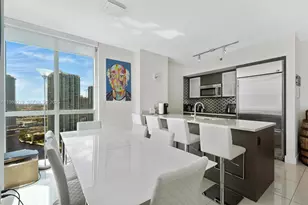 55 SE 6th St, Miami, FL 33131 - Photo 4