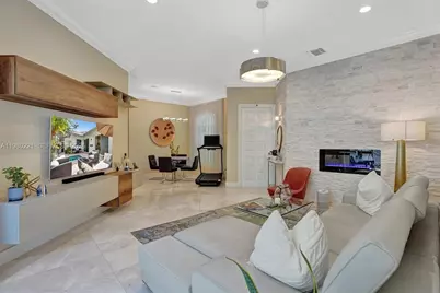 1529 Shoreline Way #1529, Hollywood, FL 33019 - Photo 4