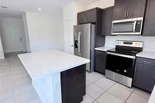 2418 SE 10th Ct, Homestead, FL 33035 - Photo 4