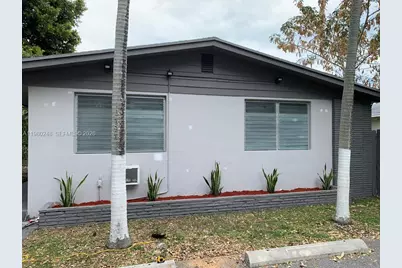 13797 Highland Dr #4, North Miami Beach, FL 33181 - Photo 1