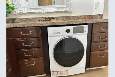 6039 Collins Ave #1136, Miami Beach, FL 33140 - Photo 2