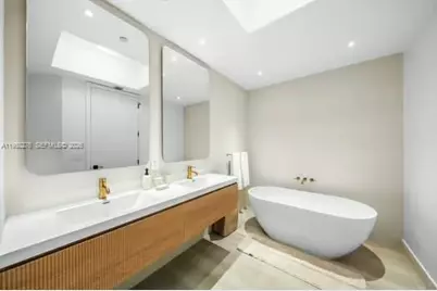 100 S Pointe Dr #1701, Miami Beach, FL 33139 - Photo 22