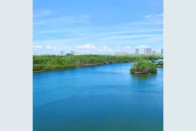 400 Kings Point Dr #812, Sunny Isles Beach, FL 33160 - Photo 2