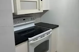 637 SW 3rd St, Miami, FL 33130 - Photo 12