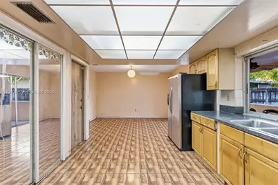 7749 Fairway Blvd, Miramar, FL 33023 - Photo 18