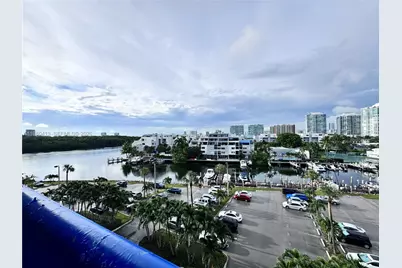 400 Kings Point Dr #624, Sunny Isles Beach, FL 33160 - Photo 2