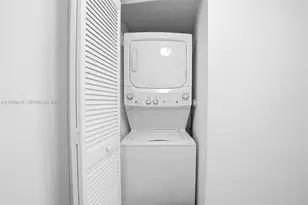 41 SE 5th St, Miami, FL 33131 - Photo 22