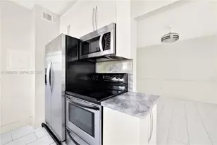 610 8th St, Miami Beach, FL 33139 - Photo 12