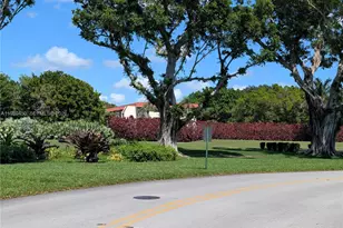 9200 N Hollybrook Lake Dr, Pembroke Pines, FL 33025 - Photo 42