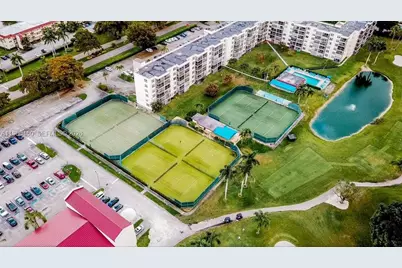 9200 N Hollybrook Lake Dr #303, Pembroke Pines, FL 33025 - Photo 6