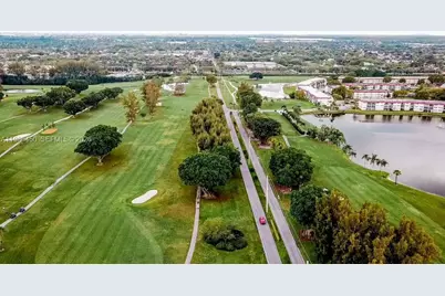 9200 N Hollybrook Lake Dr #303, Pembroke Pines, FL 33025 - Photo 2