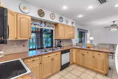 9310 SW 20th St, Miami, FL 33165 - Photo 10