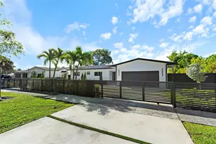 1840 NE 199th St, Miami, FL 33179 - Photo 2