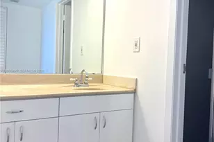 3475 N Country Club Dr, Aventura, FL 33180 - Photo 14