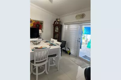 2501 W 73rd Pl, Hialeah, FL 33016 - Photo 14
