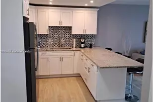 220 Kings Point Dr, Sunny Isles Beach, FL 33160 - Photo 6