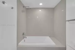 55 SW 9th St, Miami, FL 33130 - Photo 22