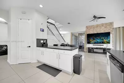 2007 NE 6th Ct, Homestead, FL 33033 - Photo 18