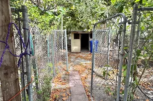 2395 SW 2nd St, Miami, FL 33135 - Photo 28