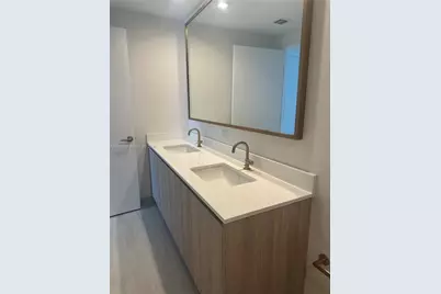 77 SE 5th St #2506, Miami, FL 33131 - Photo 8