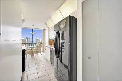1000 W Island Blvd #2908, Aventura, FL 33160 - Photo 30