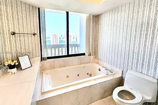 1000 W Island Blvd, Aventura, FL 33160 - Photo 36