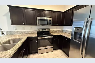10348 W 33rd Ln #10348, Hialeah, FL 33018 - Photo 6